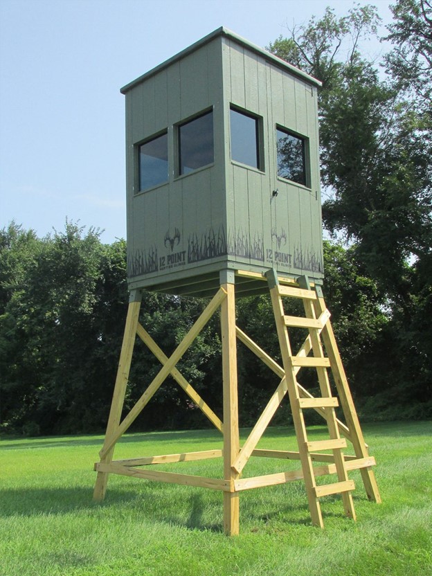 Hunting blind on a tower stand